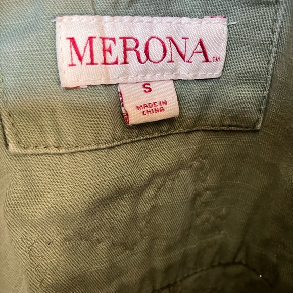 MERONA EUC vest green with flower on the back size small. - Picture 5 of 6